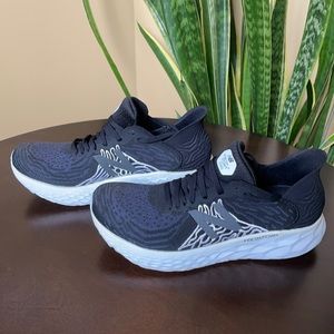 New Balance Fresh Foam 1080 V10, EUC. Size: 9.5